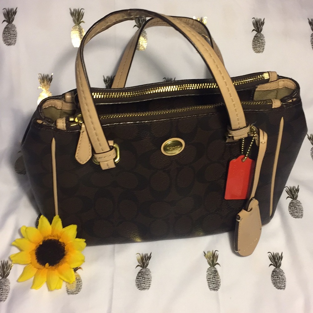 Major price drop TODAY ONLY Coach handbag